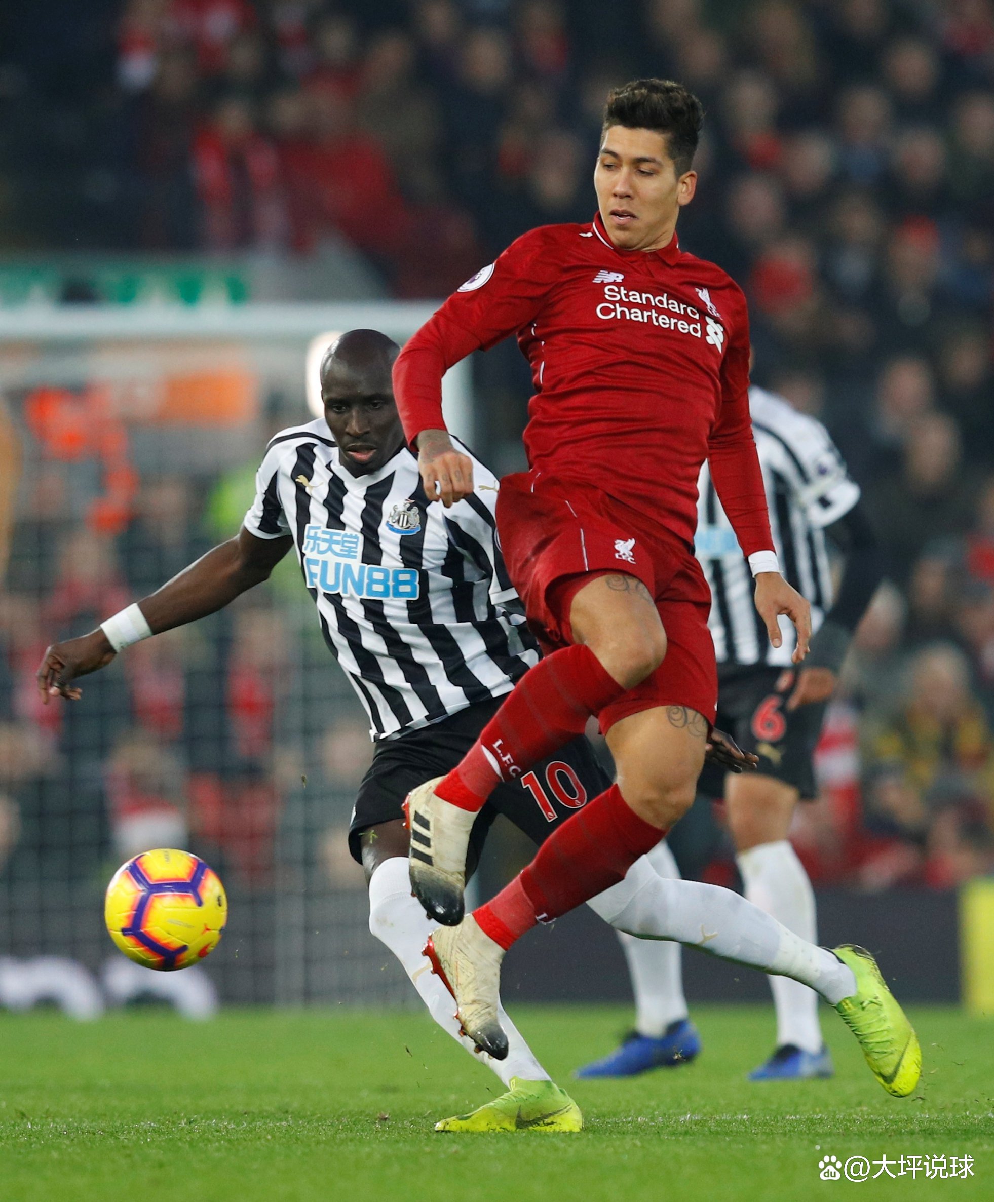 乐鱼电竞-“英超焦点战：榜首大战精彩纷呈”