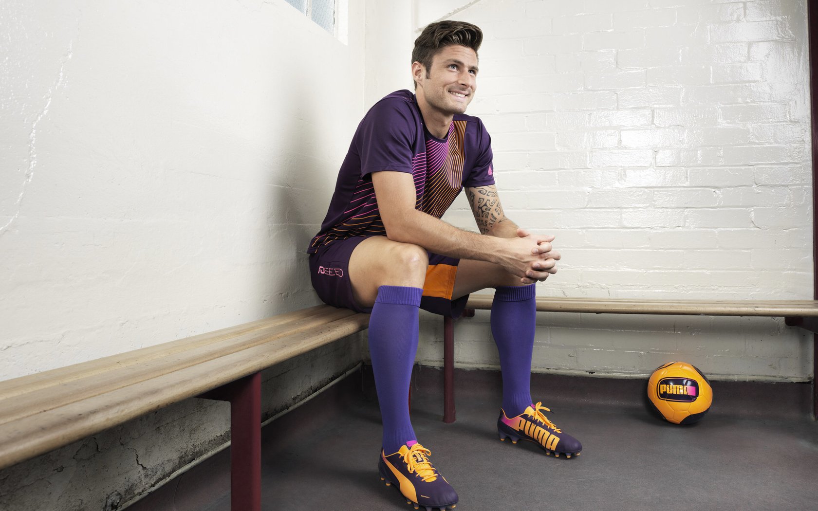 _户外足球场：绿色空间中的运动新体验_，室外足球场标准尺寸